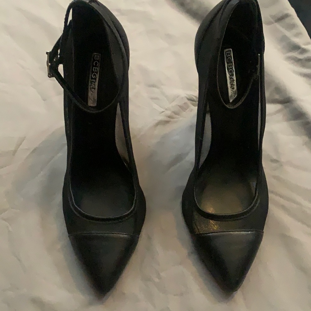 BCBG black pump w/ strap - size 7